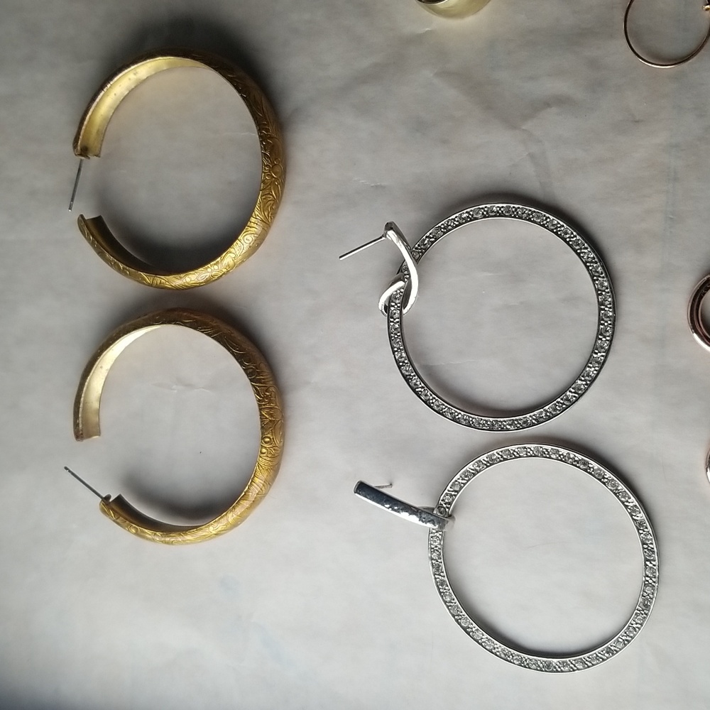 Curved And Circle Earring Collection - Picture 3 of 8